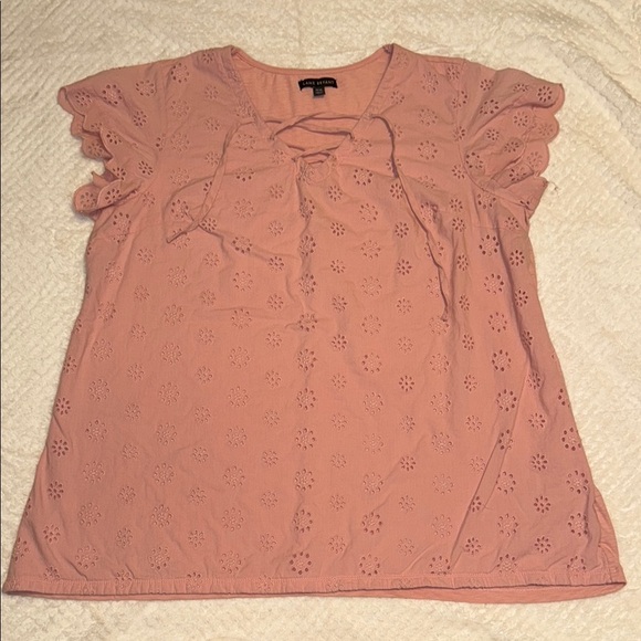 🌸 Lane Bryant Flutter Sleeve Eyelet Blouse – Pastel Pink, Size 14/16 - Picture 1 of 7